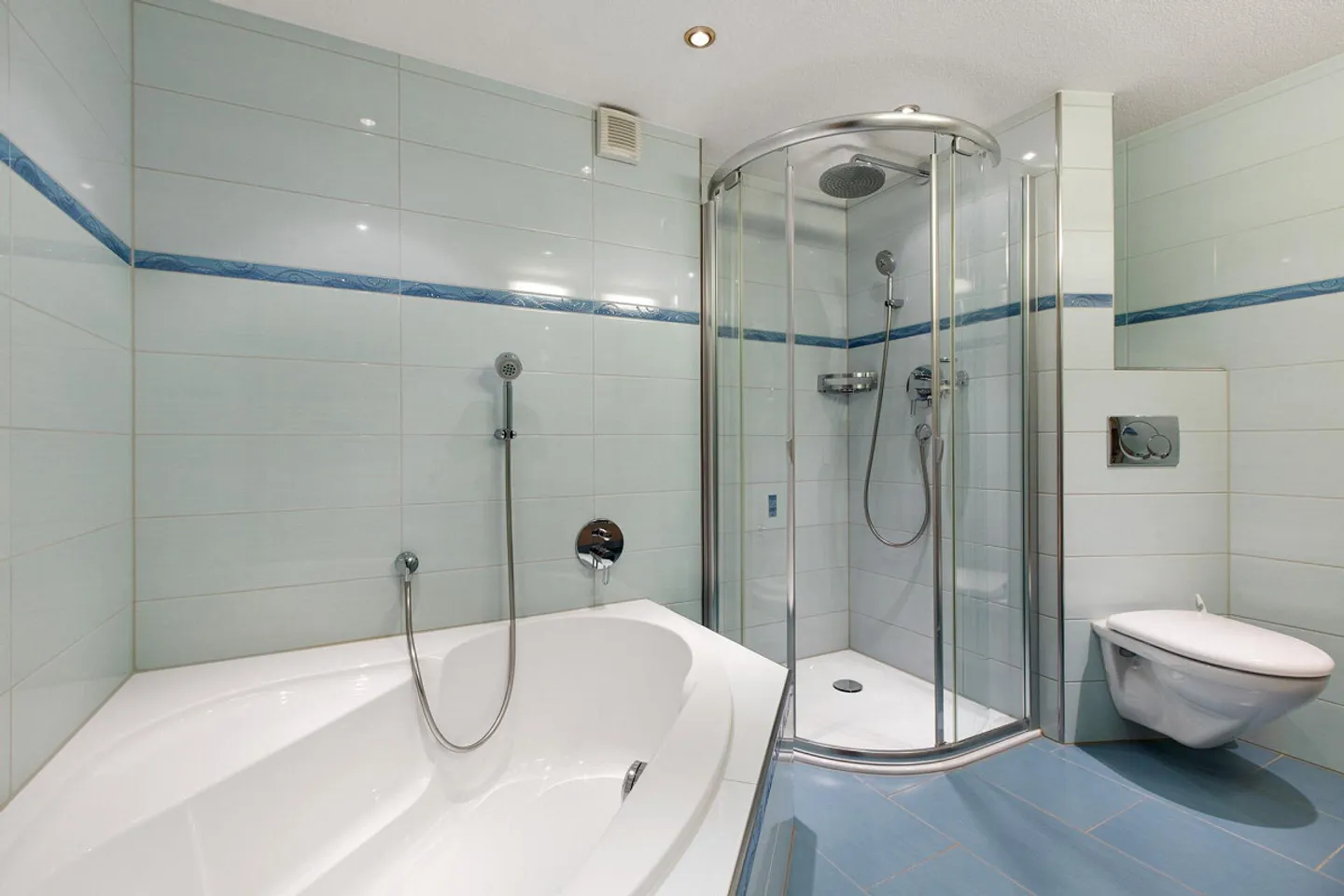 Living on three levels: Attractive 6.5-room middle house with sauna - Photo 10 of 16