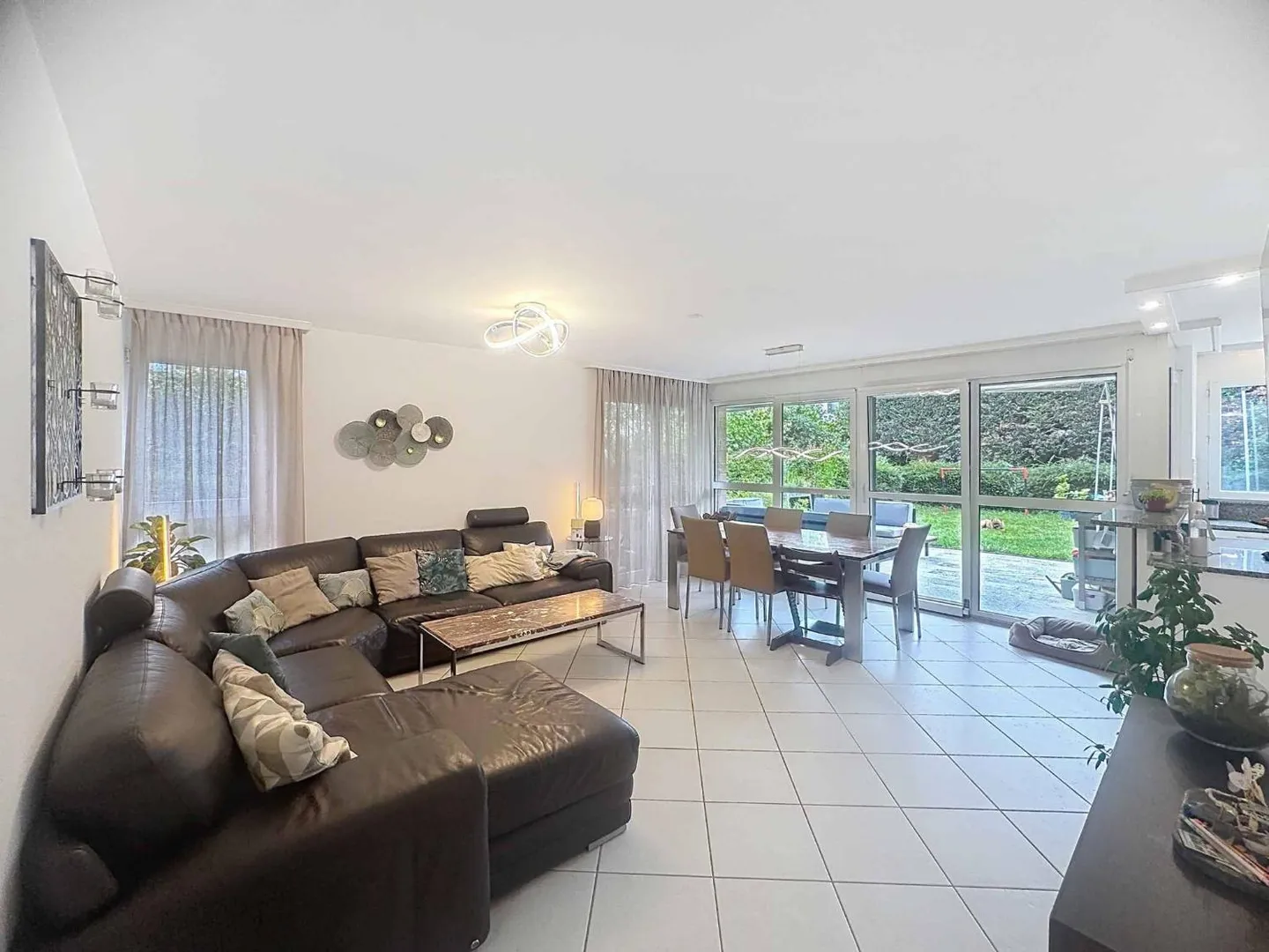 Charmant Appartement avec Jardin - Photo 2 sur 7