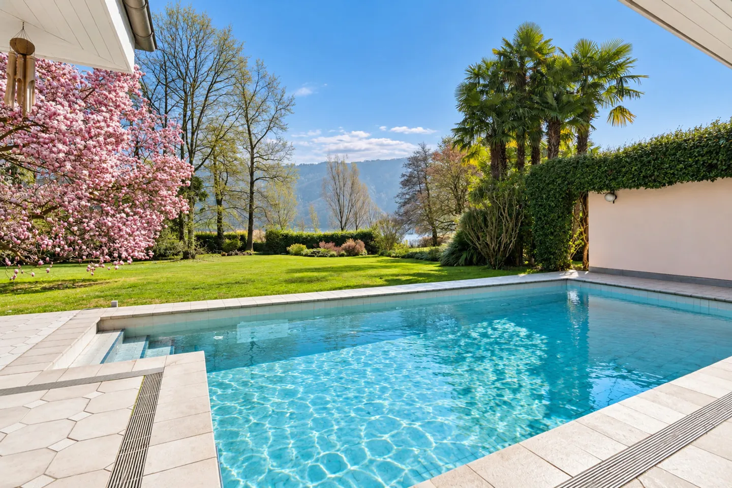 Villa Magnolia: Stunning lakefront villa in Magliaso - Photo 2 of 18