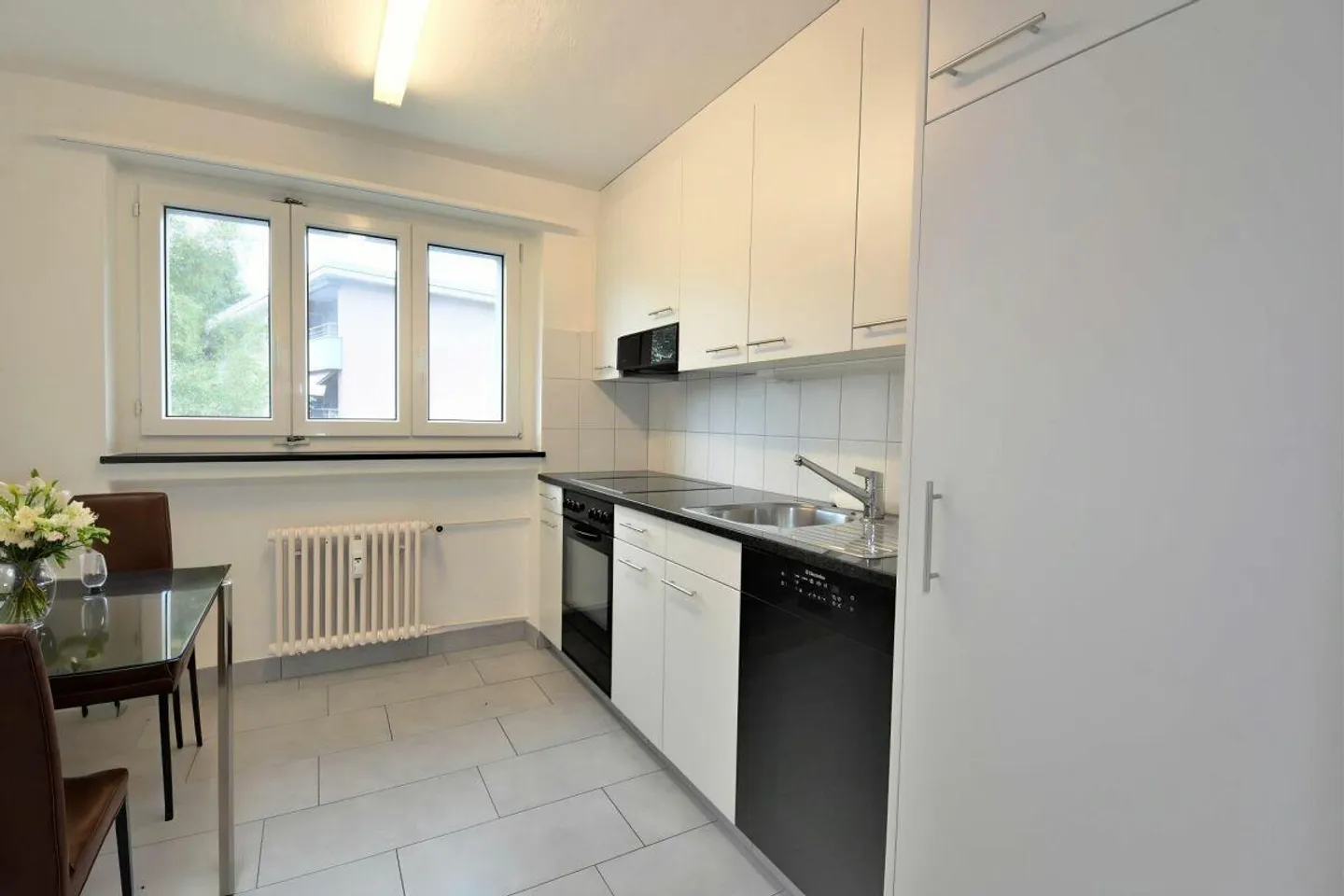Charmante Wohnung mit Grossem Balkon - Foto 3 von 8