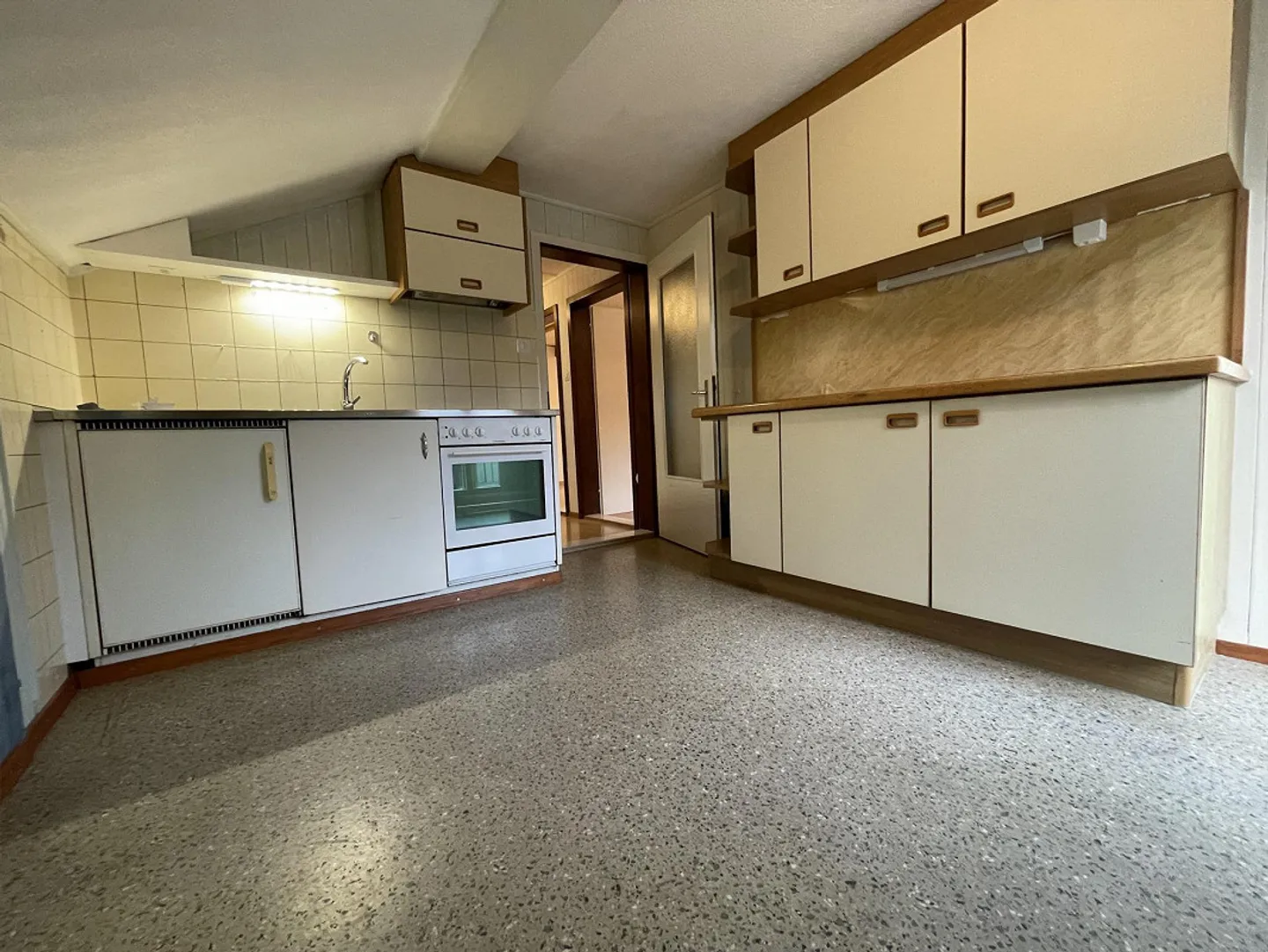 Charming 4-room penthouse with a beautiful view - Photo 5 of 14