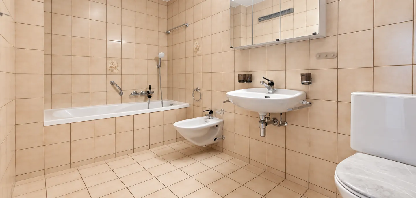 RENOVE - spacious 4.5 rooms in the village center with 2 parking spaces - Photo 3 of 3