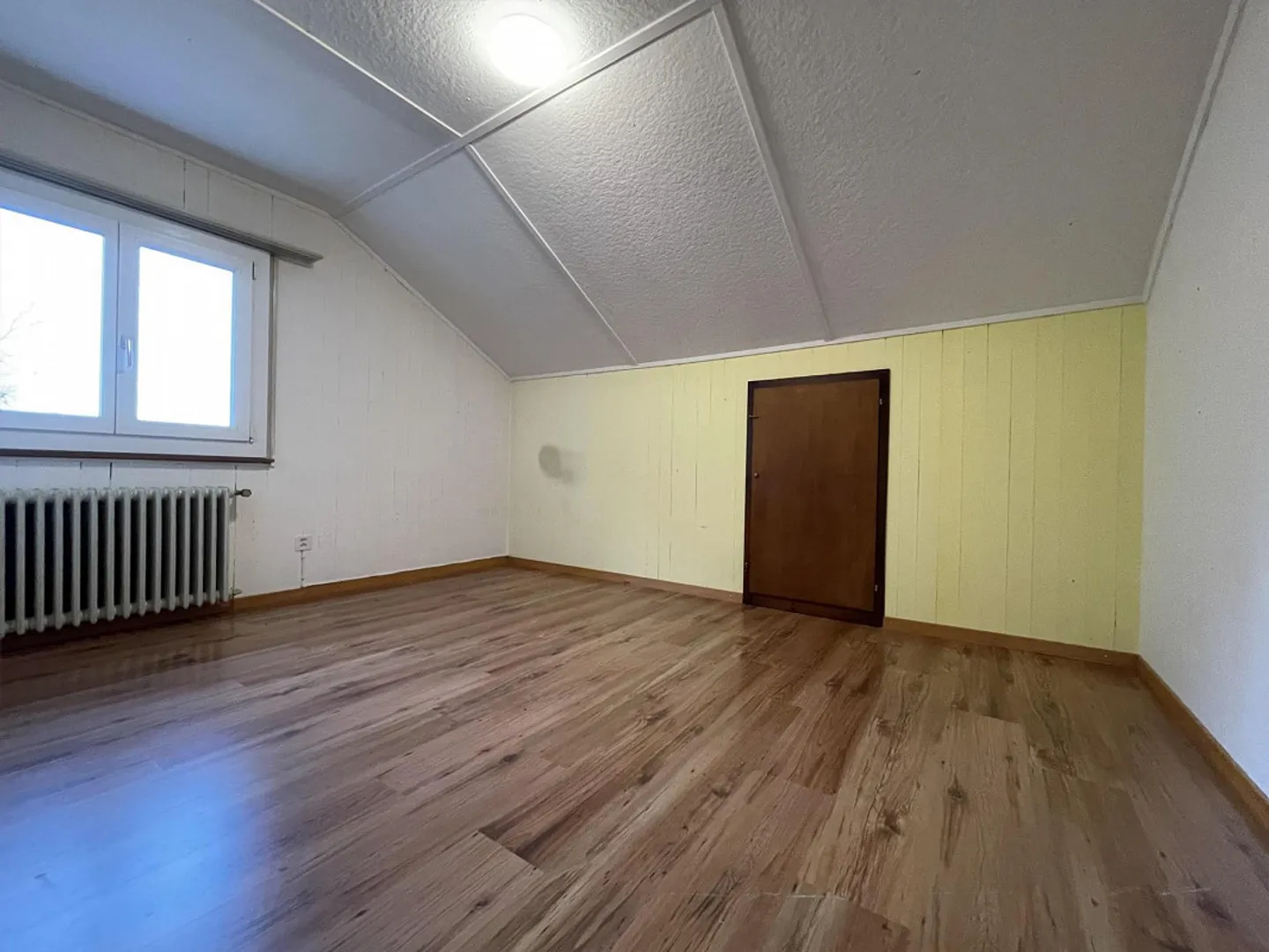 Charming 4-room penthouse with a beautiful view - Photo 8 of 14