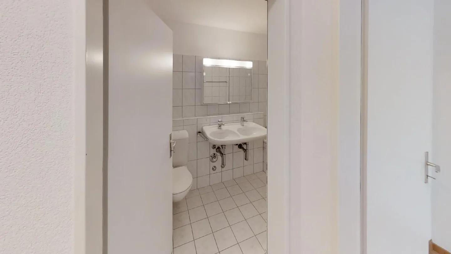 Central located apartment near the train station - Photo 4 of 8