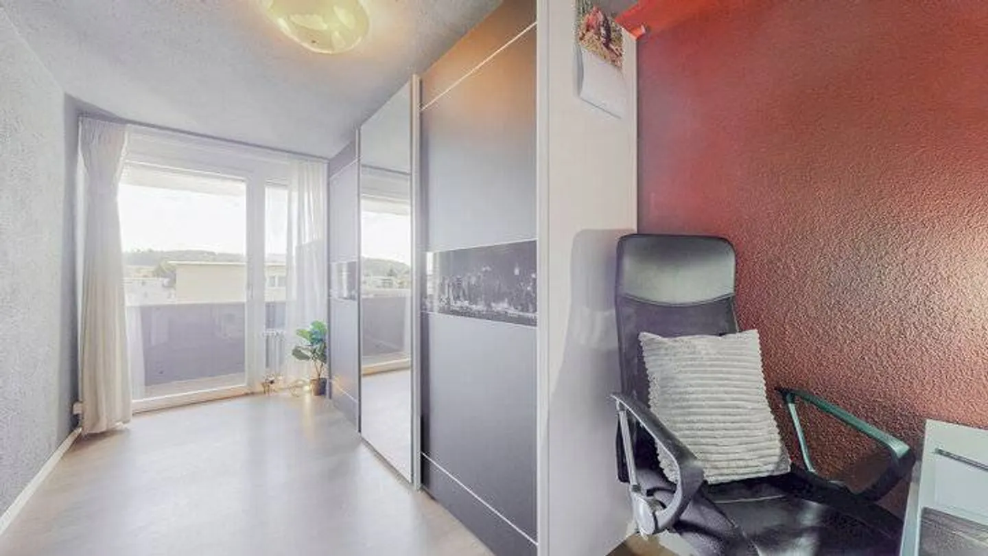 SPACIOUS 5.5-ROOM MAISONETTE APARTMENT WITH THREE BALCONIES IN HAUSEN (AG) - Photo 8 of 9