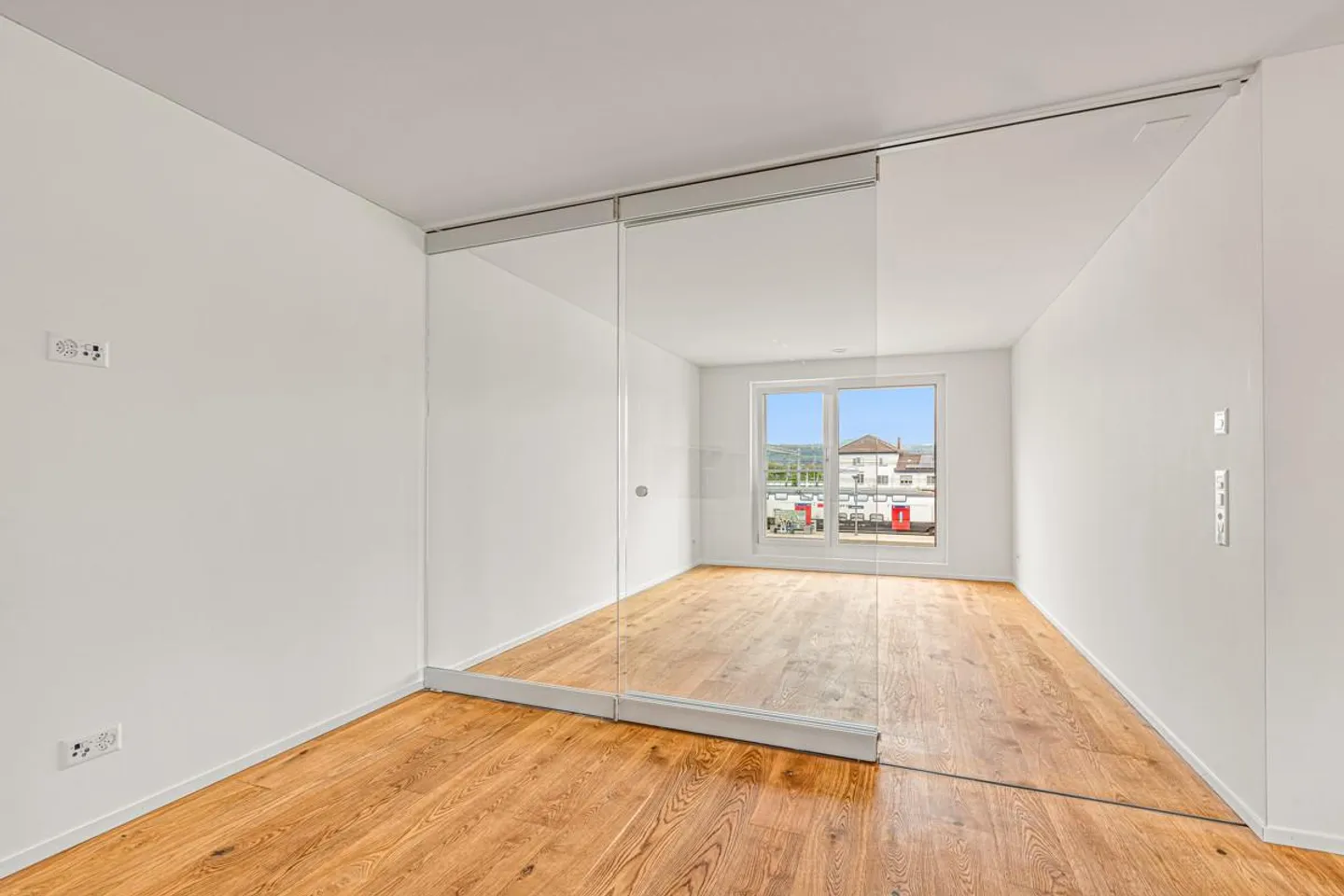 Exklusive 4.5-Zimmer-Eigentumswohnung mit Terrasse und Loggia - Foto 7 von 20