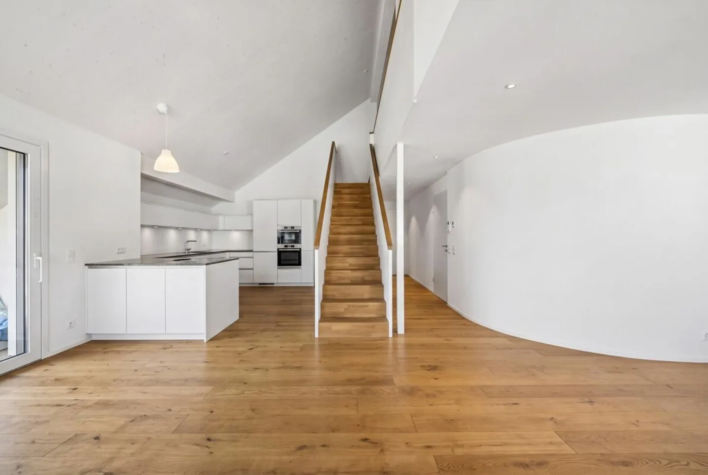 5.5-Room Maisonette Apartment with a View of the Limmattal - Photo 3 of 17