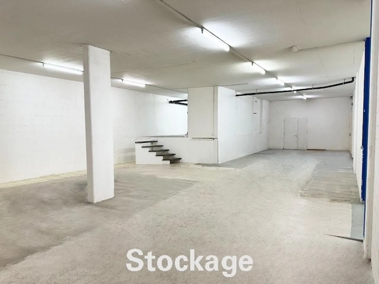 Suchen Sie einen geräumigen Raum nur wenige Schritte vom Stadtzentrum entfernt? - Foto 7 von 12