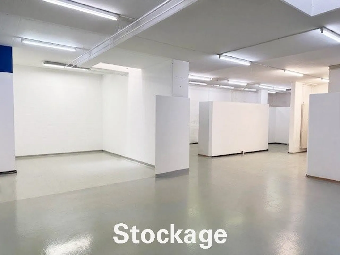 Suchen Sie einen geräumigen Raum nur wenige Schritte vom Stadtzentrum entfernt? - Foto 8 von 12