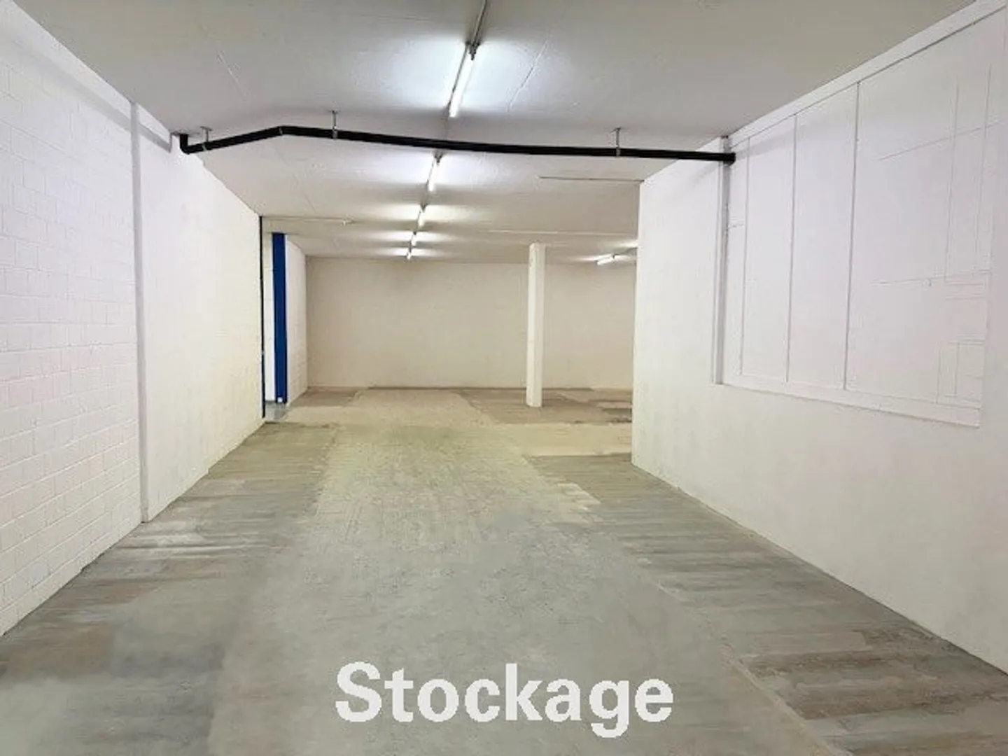 Suchen Sie einen geräumigen Raum nur wenige Schritte vom Stadtzentrum entfernt? - Foto 9 von 12