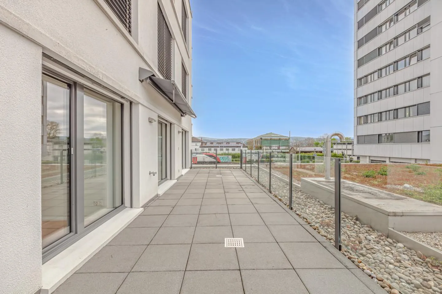 Exklusive 4.5-Zimmer-Eigentumswohnung mit Terrasse und Loggia - Foto 12 von 20