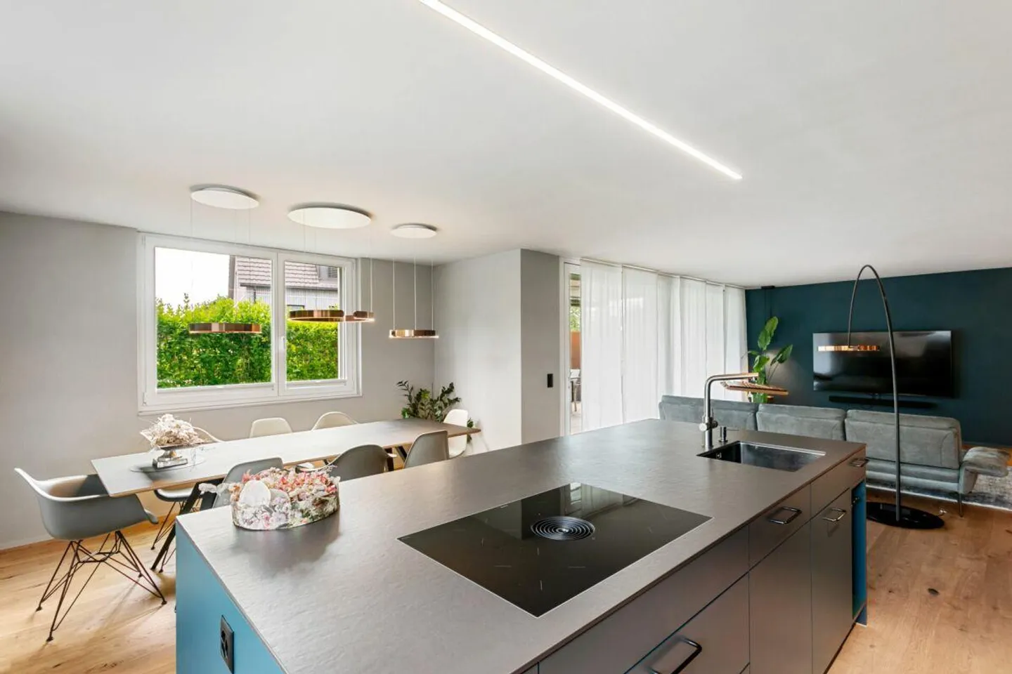 Exclusive Living Harmony in 5.5 Rooms - Style and Comfort Combined - Photo 4 of 13