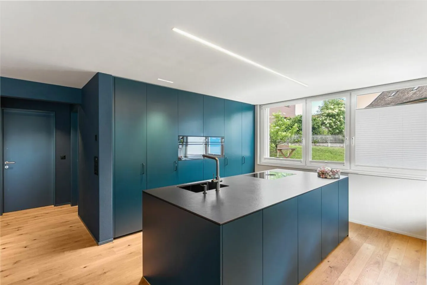 Exclusive Living Harmony in 5.5 Rooms - Style and Comfort Combined - Photo 5 of 13