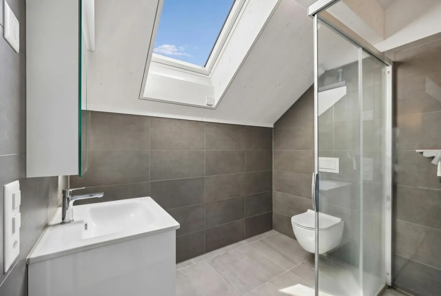 5.5-Room Maisonette Apartment with a View of the Limmattal - Photo 11 of 17