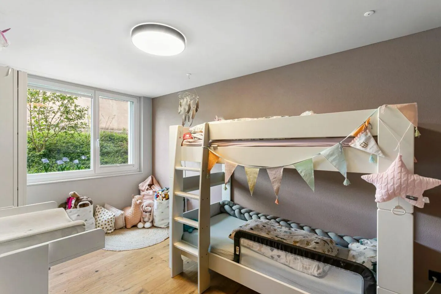 Exclusive Living Harmony in 5.5 Rooms - Style and Comfort Combined - Photo 12 of 13