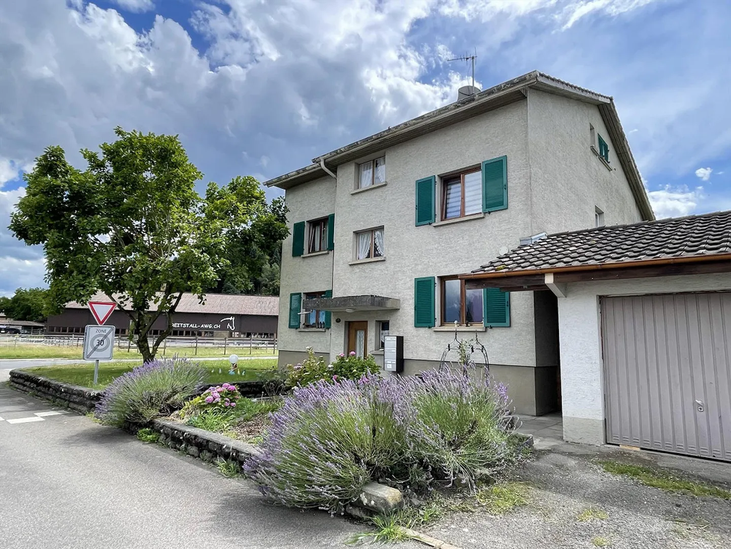 Charming 2.5 Room Attic Apartment - Photo 11 of 11