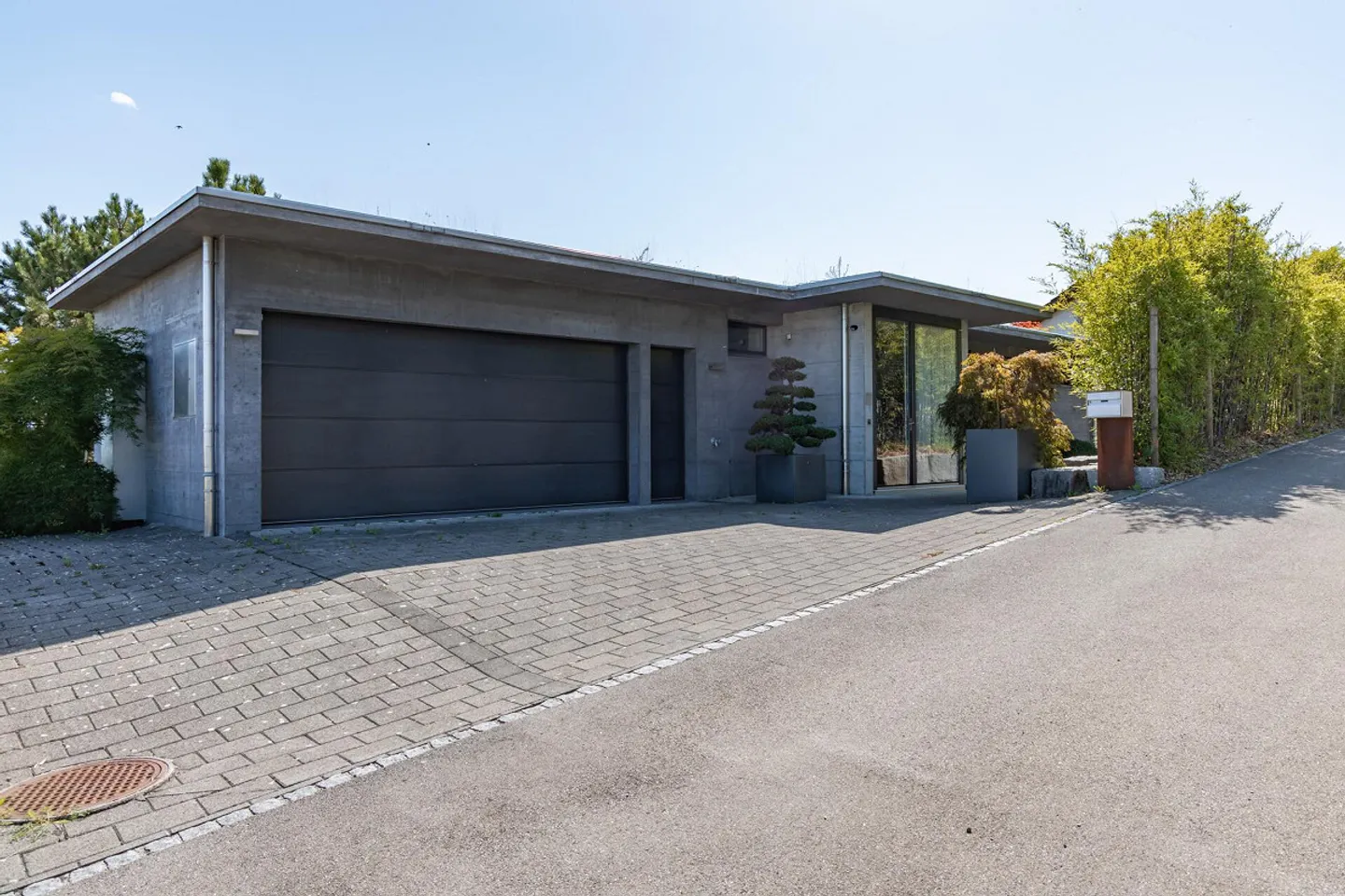 Exclusive villa with Japanese garden & panoramic view - Photo 9 of 14