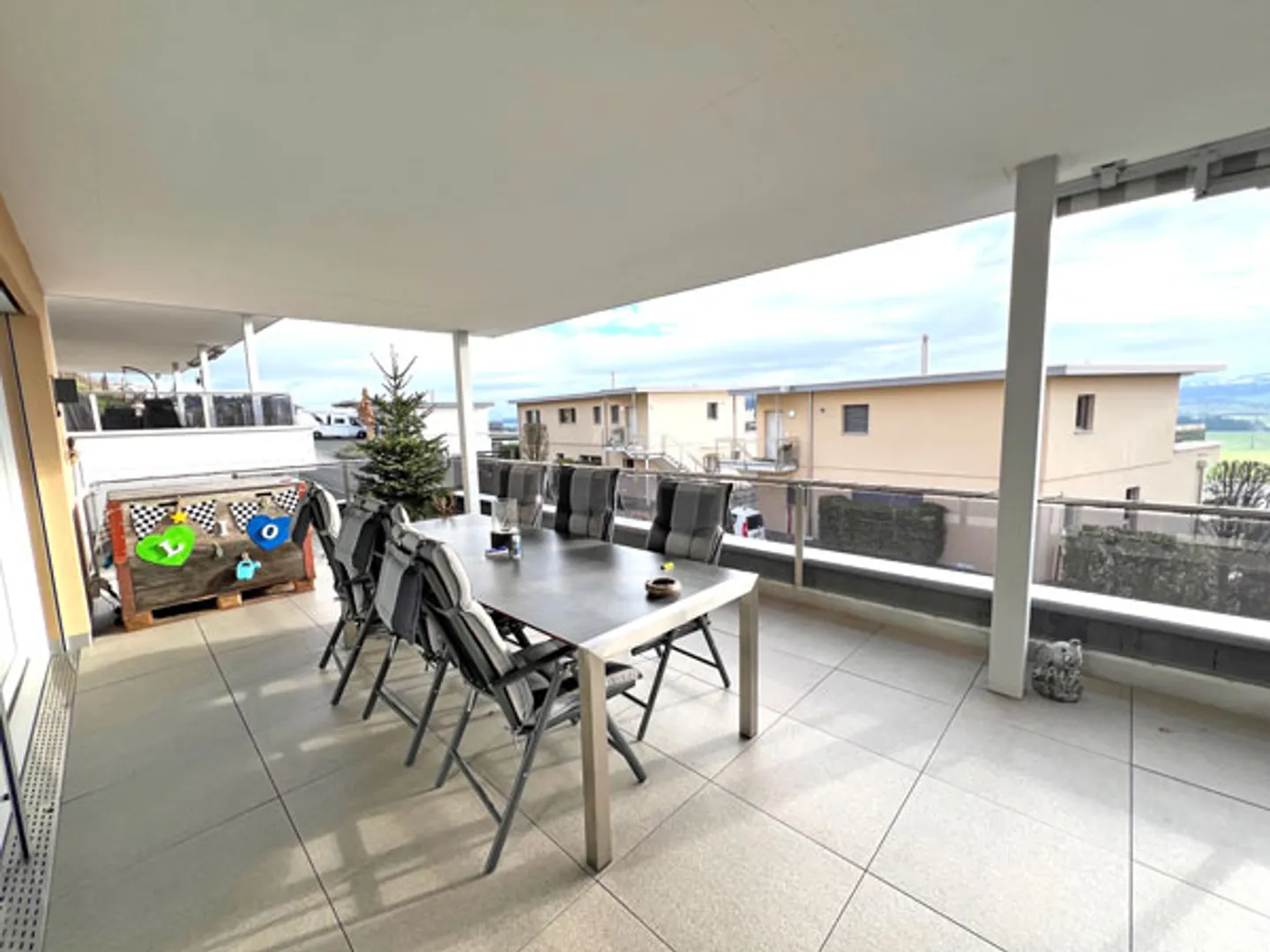 Moderno appartamento con terrazza di 4,5 stanze con vista panoramica a Wauwil - Foto 3 di 12