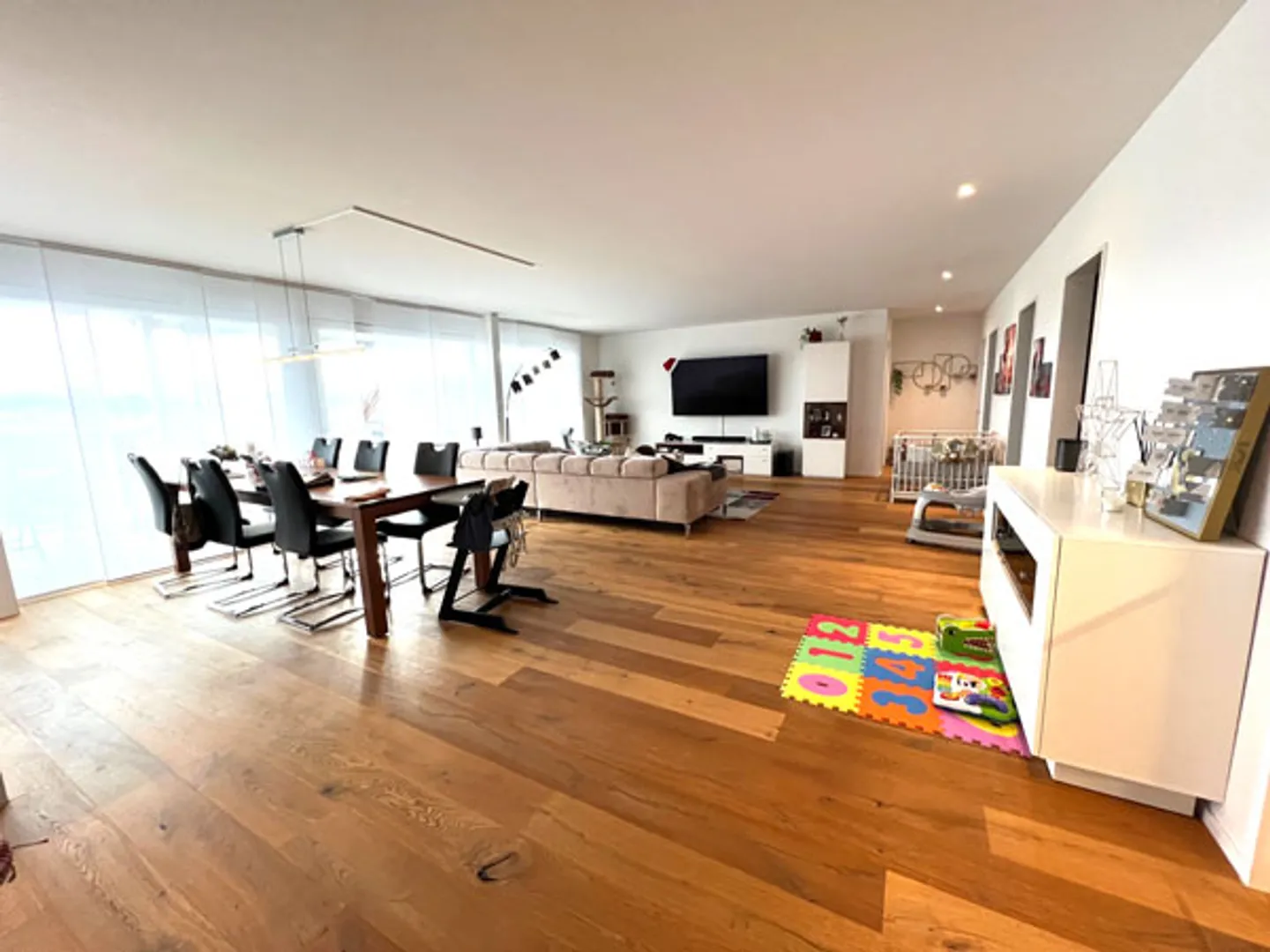 Moderno appartamento con terrazza di 4,5 stanze con vista panoramica a Wauwil - Foto 6 di 12