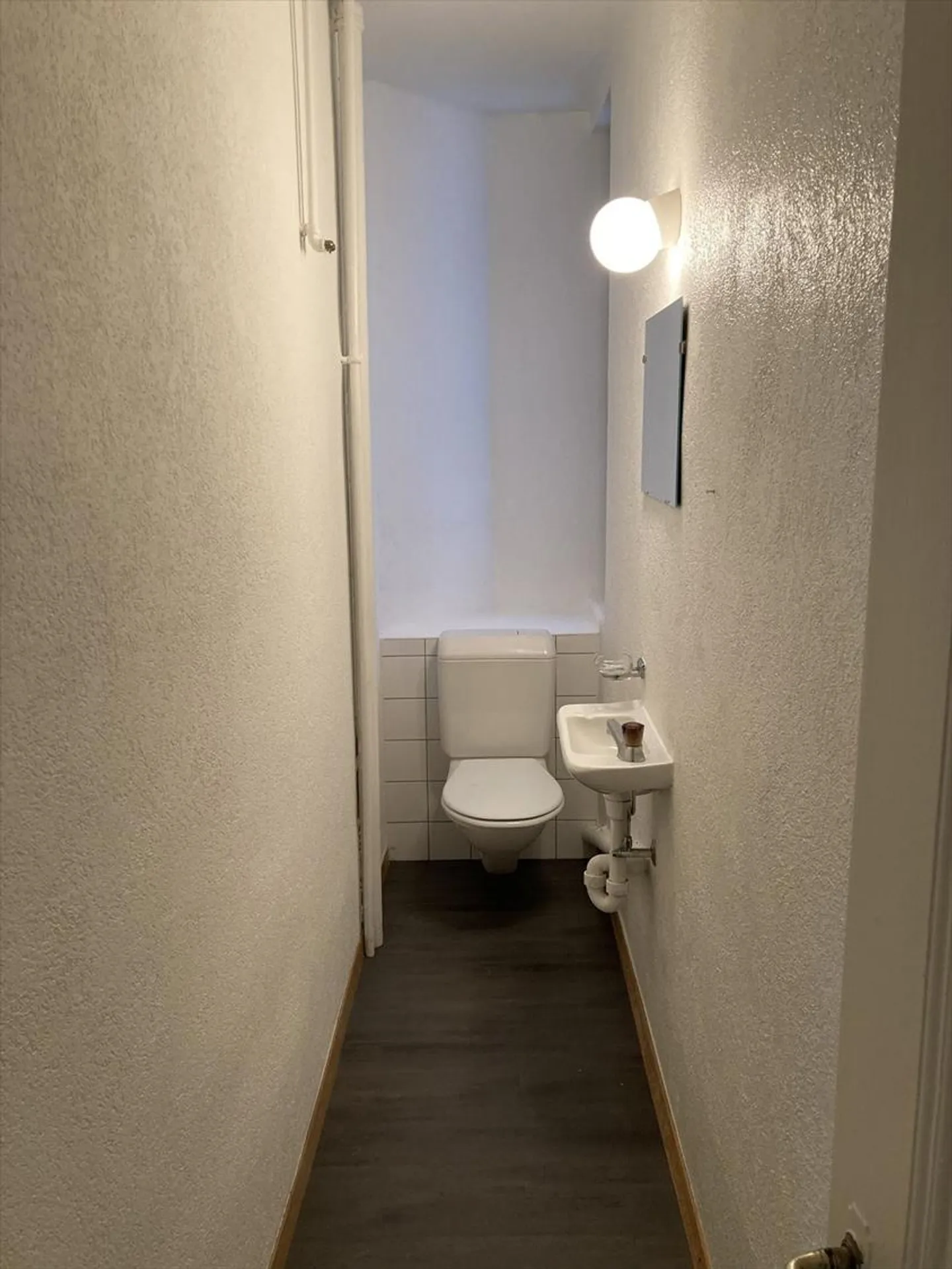 BEAUTIFUL AND SPACIOUS APARTMENT WITH CHARACTER - Photo 6 of 8