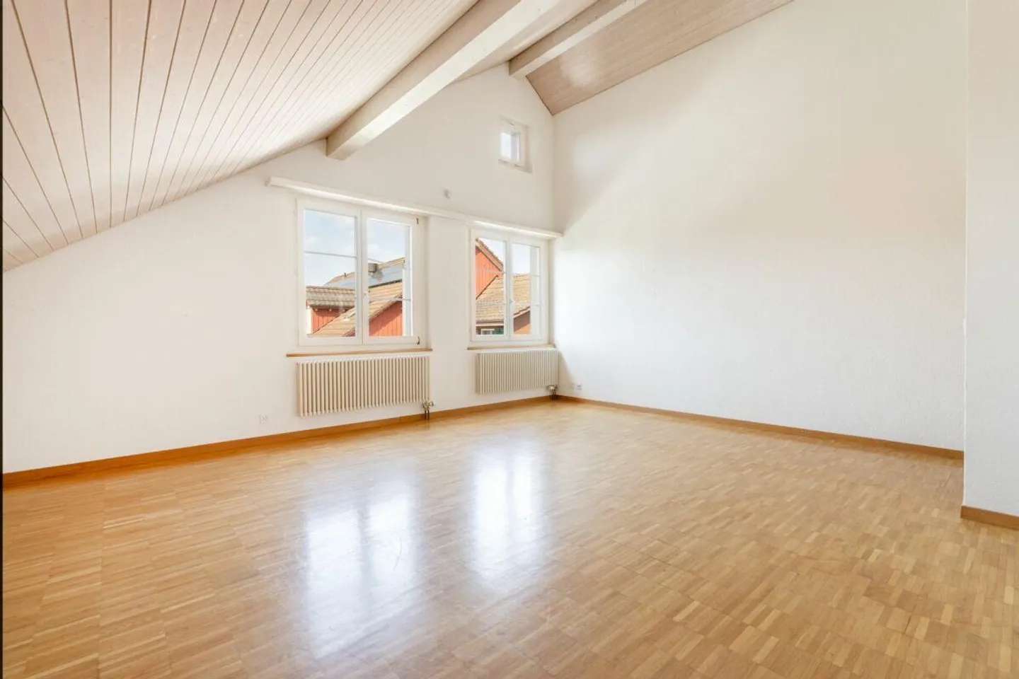 Charming 3.5-room attic apartment with spacious garden area - Photo 4 of 18