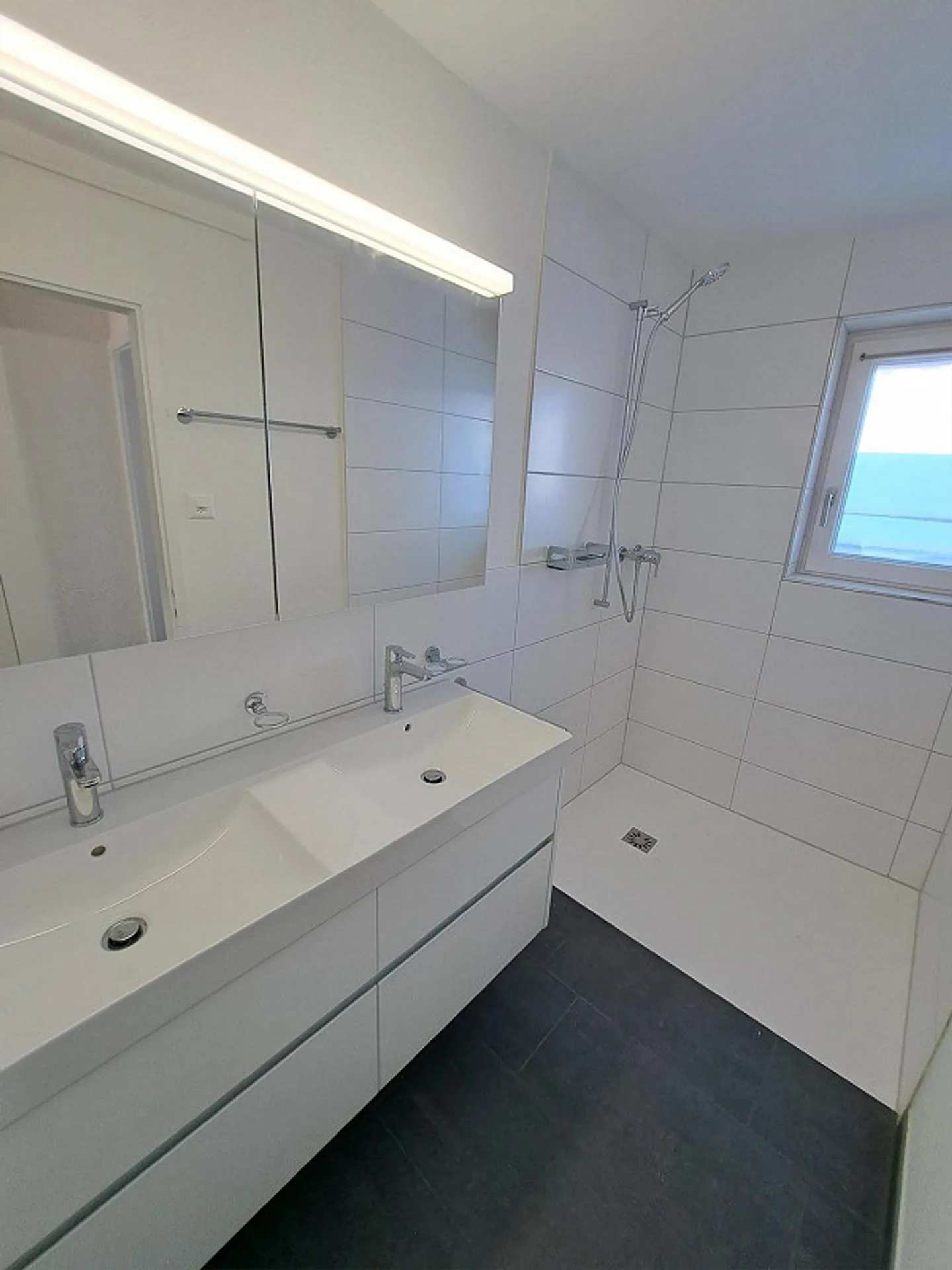 Spacious 5-room apartment in Teufen - freshly renovated! - Photo 3 of 12