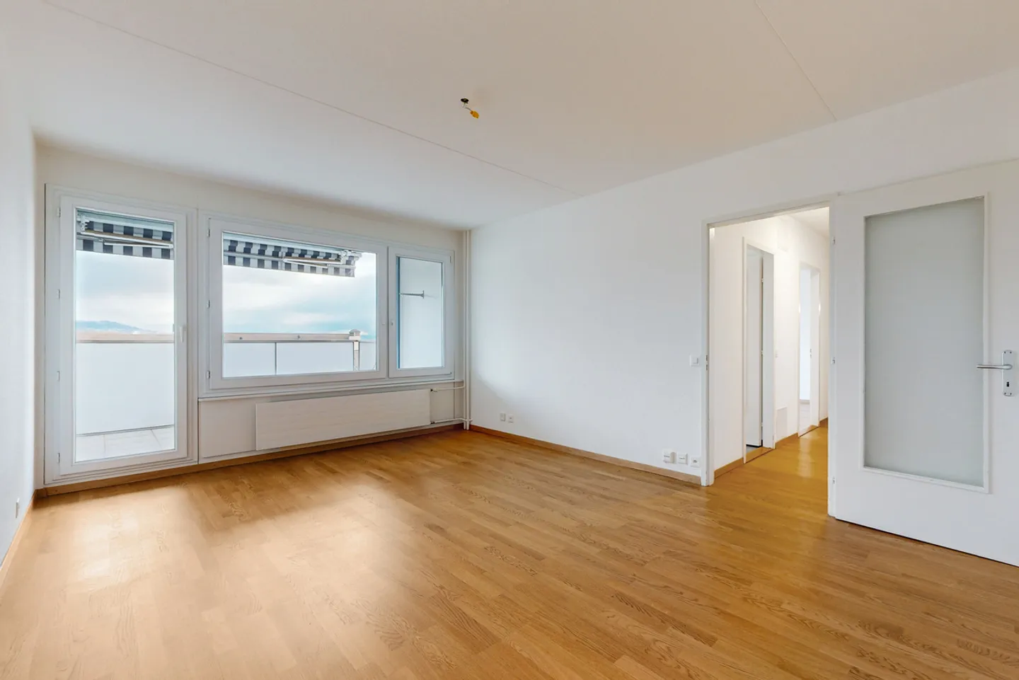Appartement Charmant dans un Quartier Calme - Photo 3 sur 9
