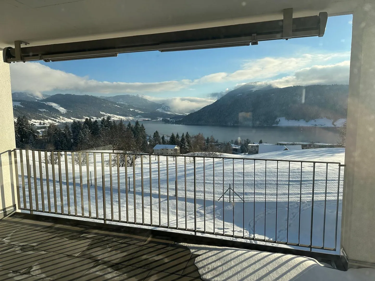 Modern 4.5 room apartment in Oberägeri with breathtaking views - Photo 1 of 12