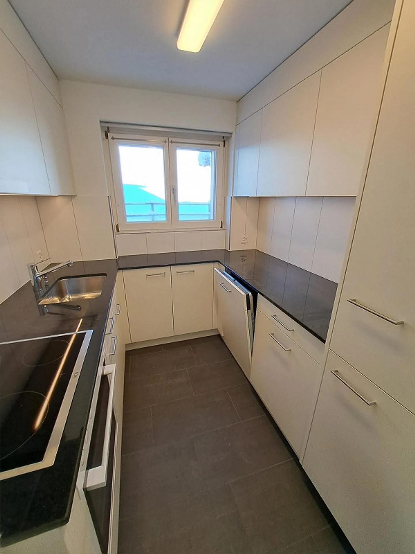 Spacious 5-room apartment in Teufen - freshly renovated! - Photo 2 of 12