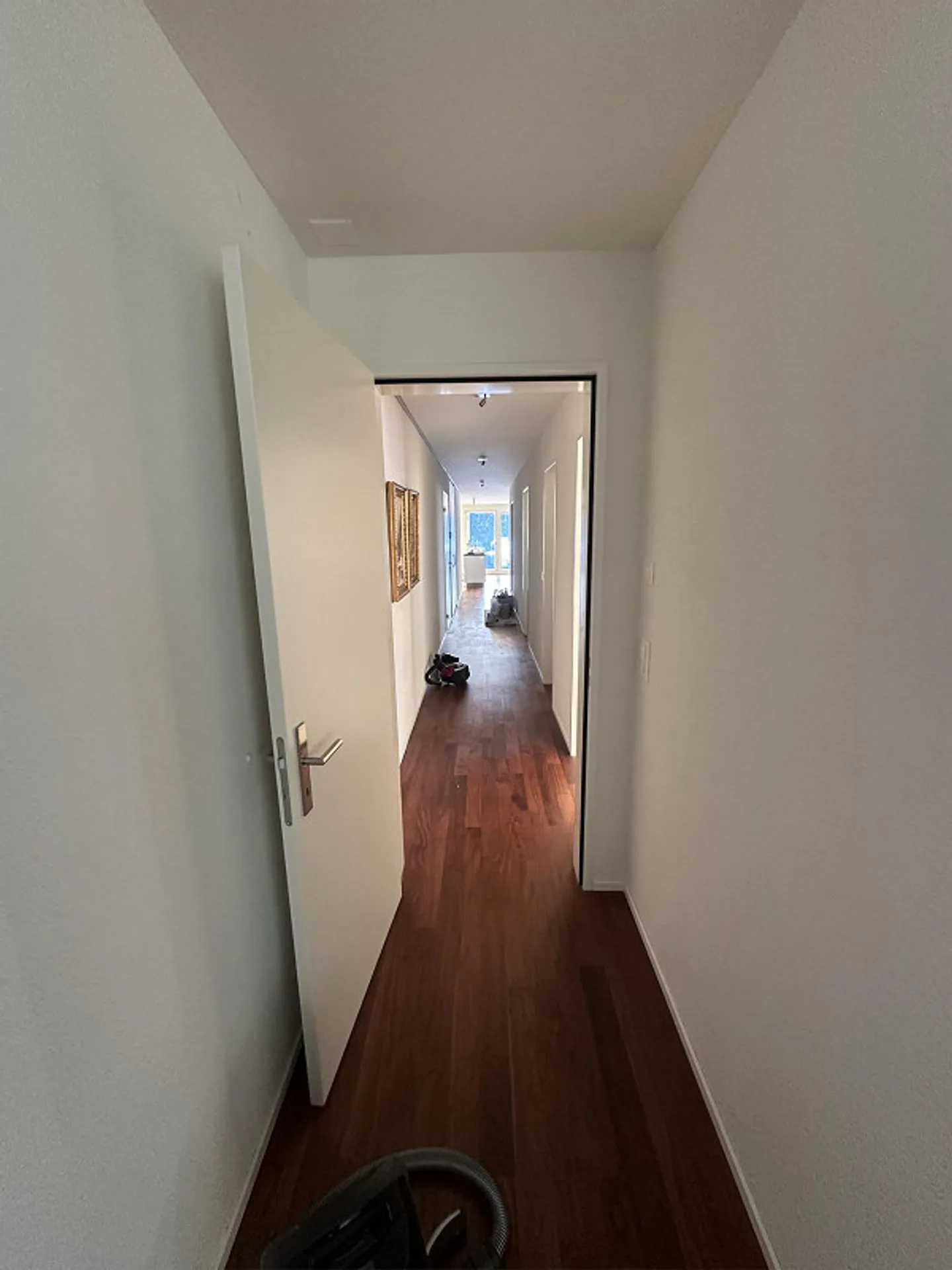 Modern 4.5 room apartment in Oberägeri with breathtaking views - Photo 10 of 12