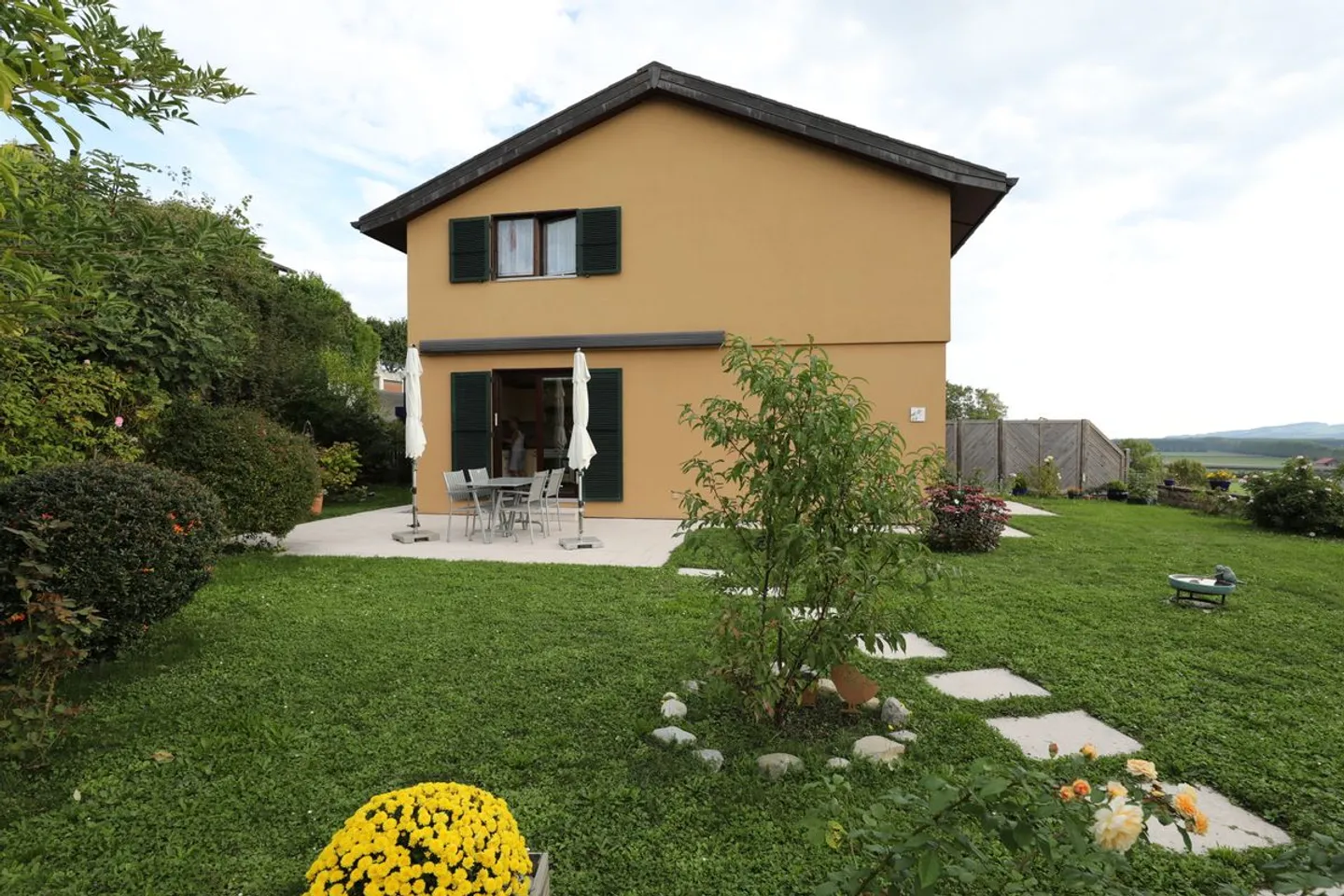 Exclusive! Very beautiful terraced house - Photo 3 of 12