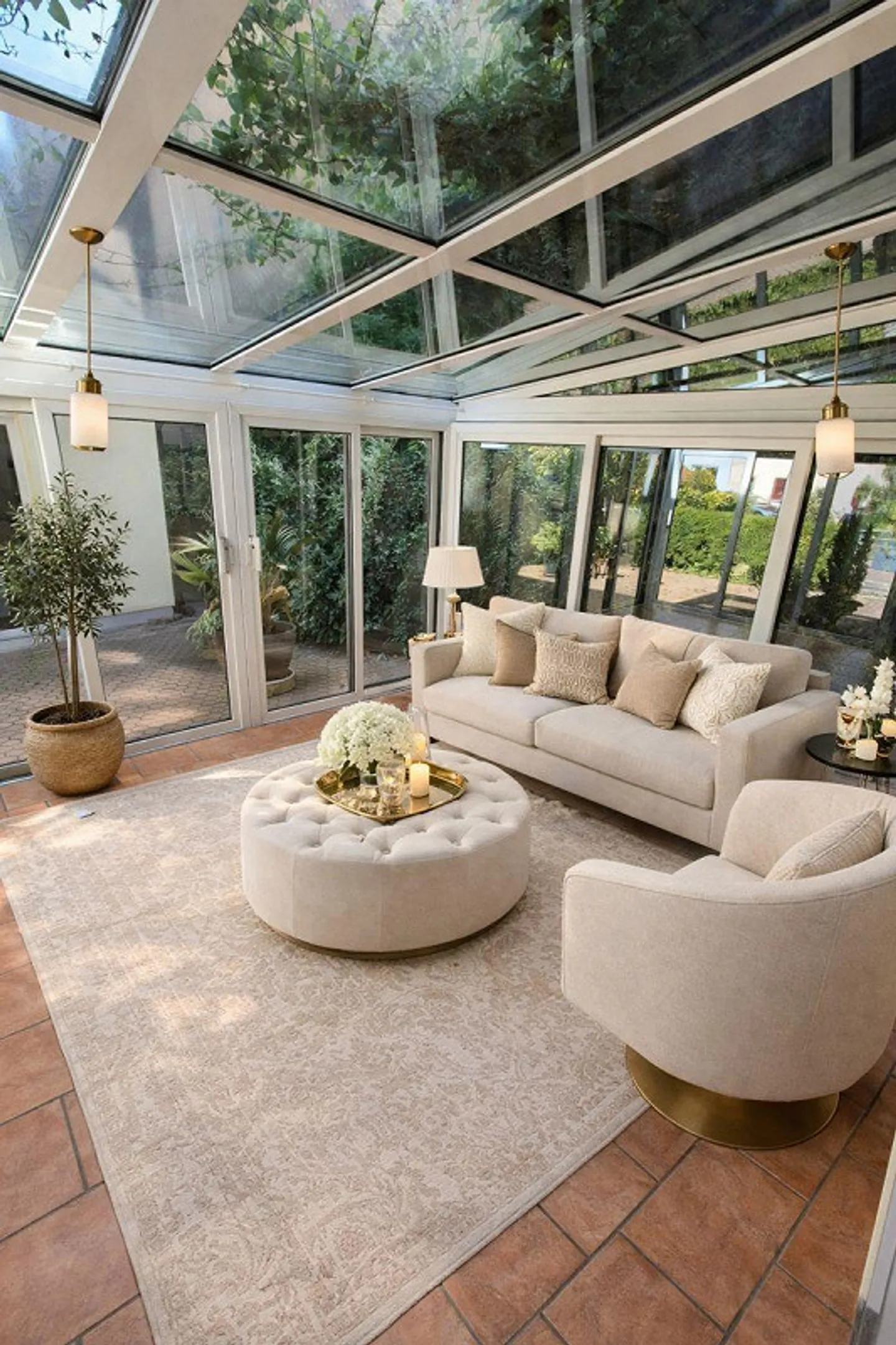 Appartamento arredato 2.5 stanze con giardino d'inverno e area salotto per affitti a breve termine - Foto 3 di 7