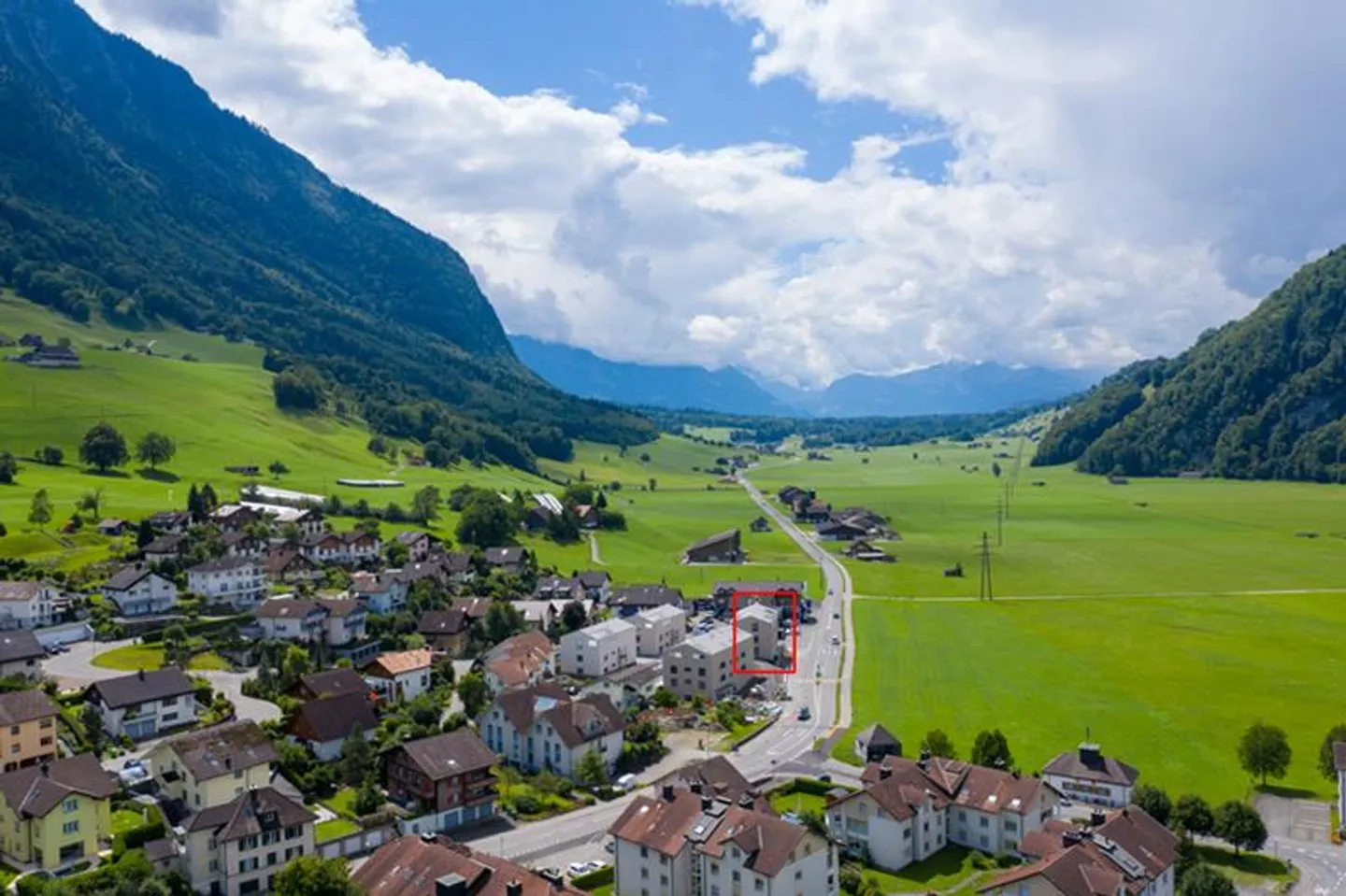 Attraktiv - Modern - Grosszügig - Foto 1 von 5