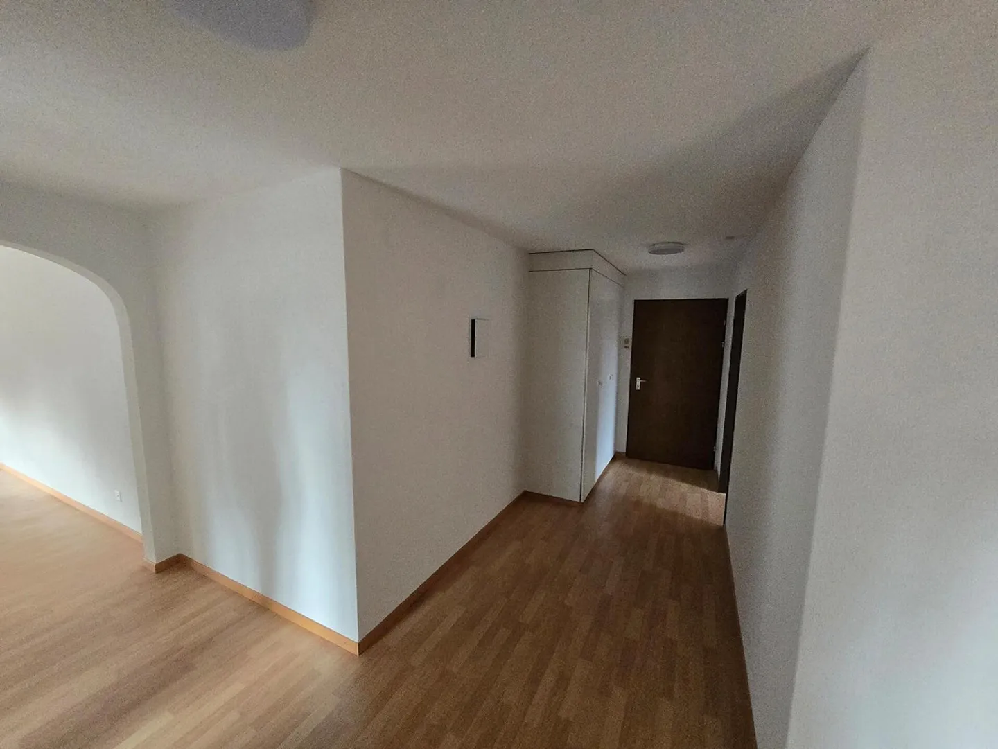 Frisch renovierte 3.5-Zi-EG-Wohnung mit Cheminée und eigener Garage - Foto 7 von 7