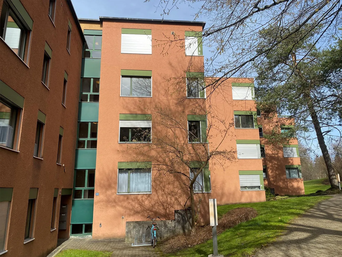 Appartement dans un quartier résidentiel calme - limité jusqu'au 31.08.2026 ! - Photo 2 sur 5