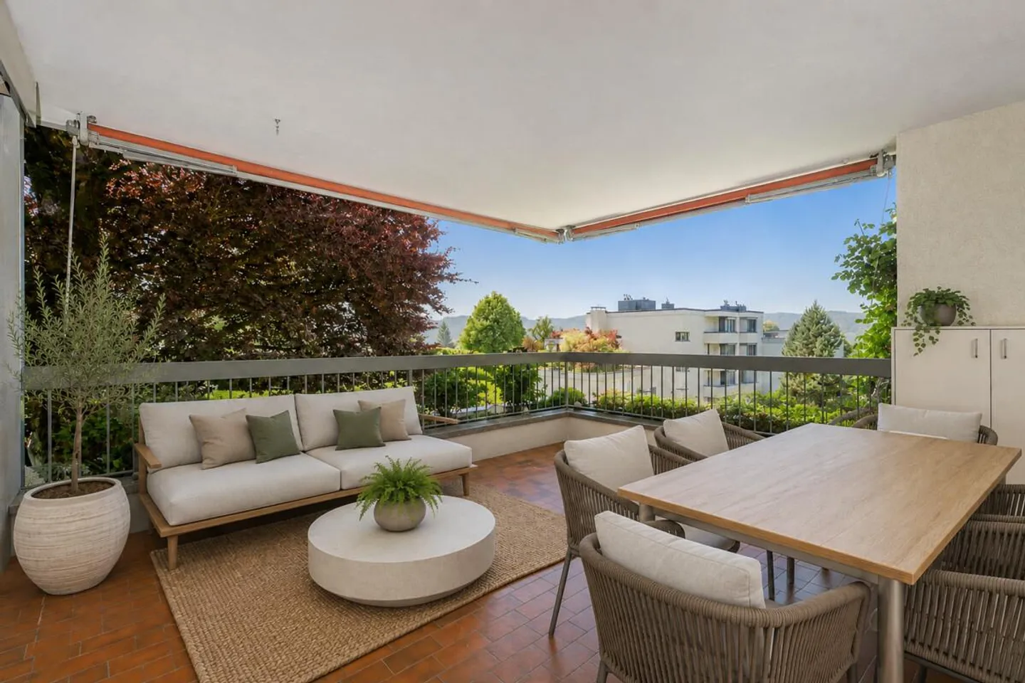 Küsnacht : appartement en copropriété bien entretenu avec de grands espaces extérieurs - Photo 1 sur 7