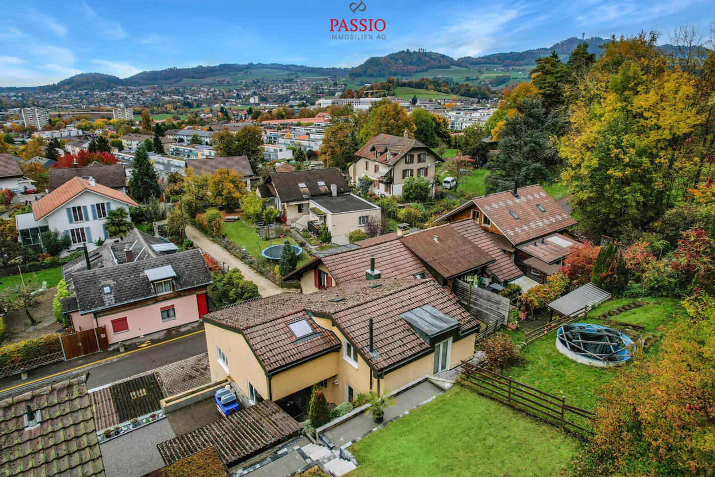 4,5-Zimmer Haus mit Studio-Wohnung und Entwicklungspotenzial - Foto 1 von 21