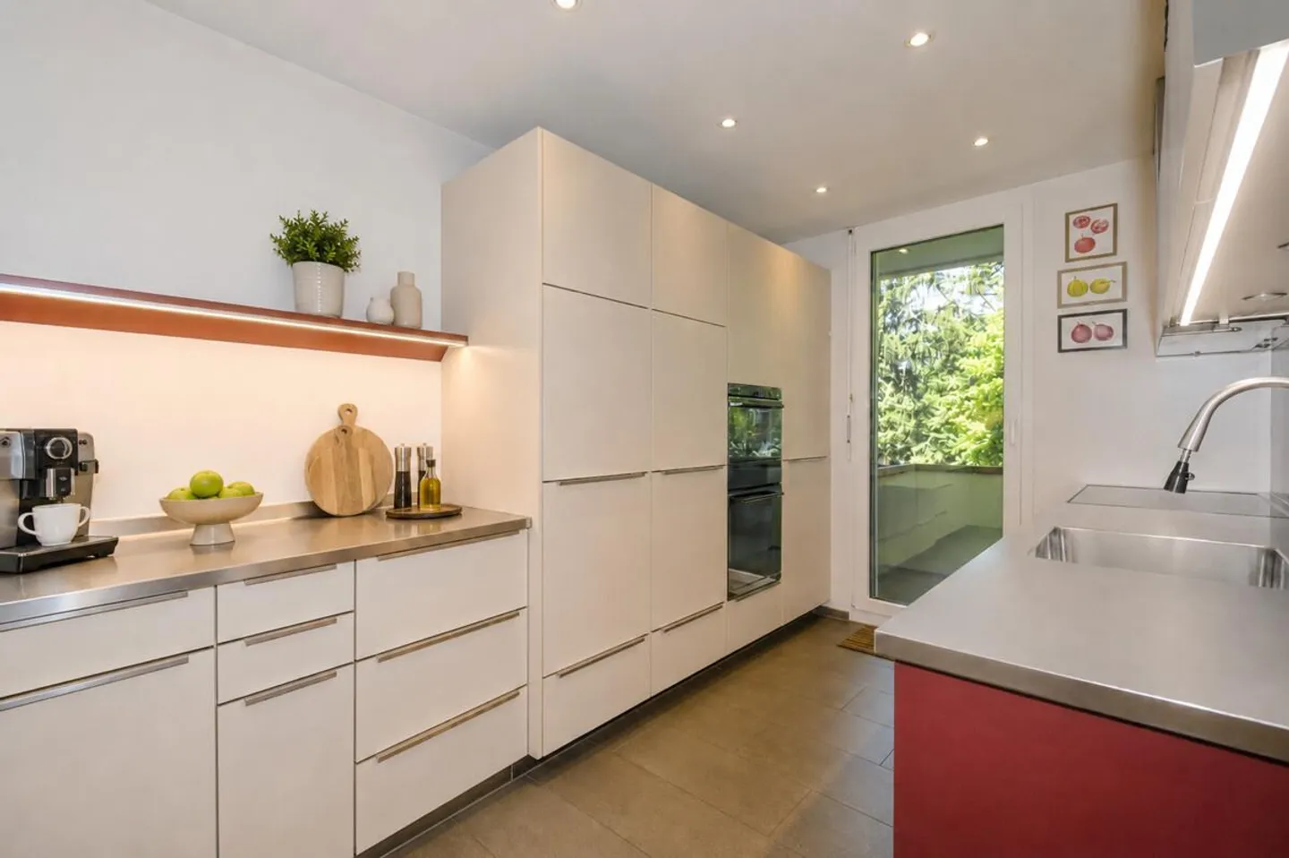 Küsnacht : appartement en copropriété bien entretenu avec de grands espaces extérieurs - Photo 4 sur 7