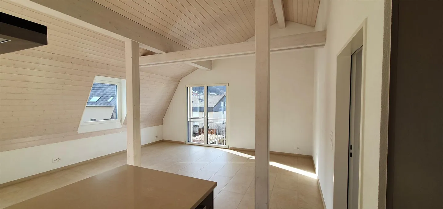 4.5 Room Attic Apartment - Photo 3 of 16