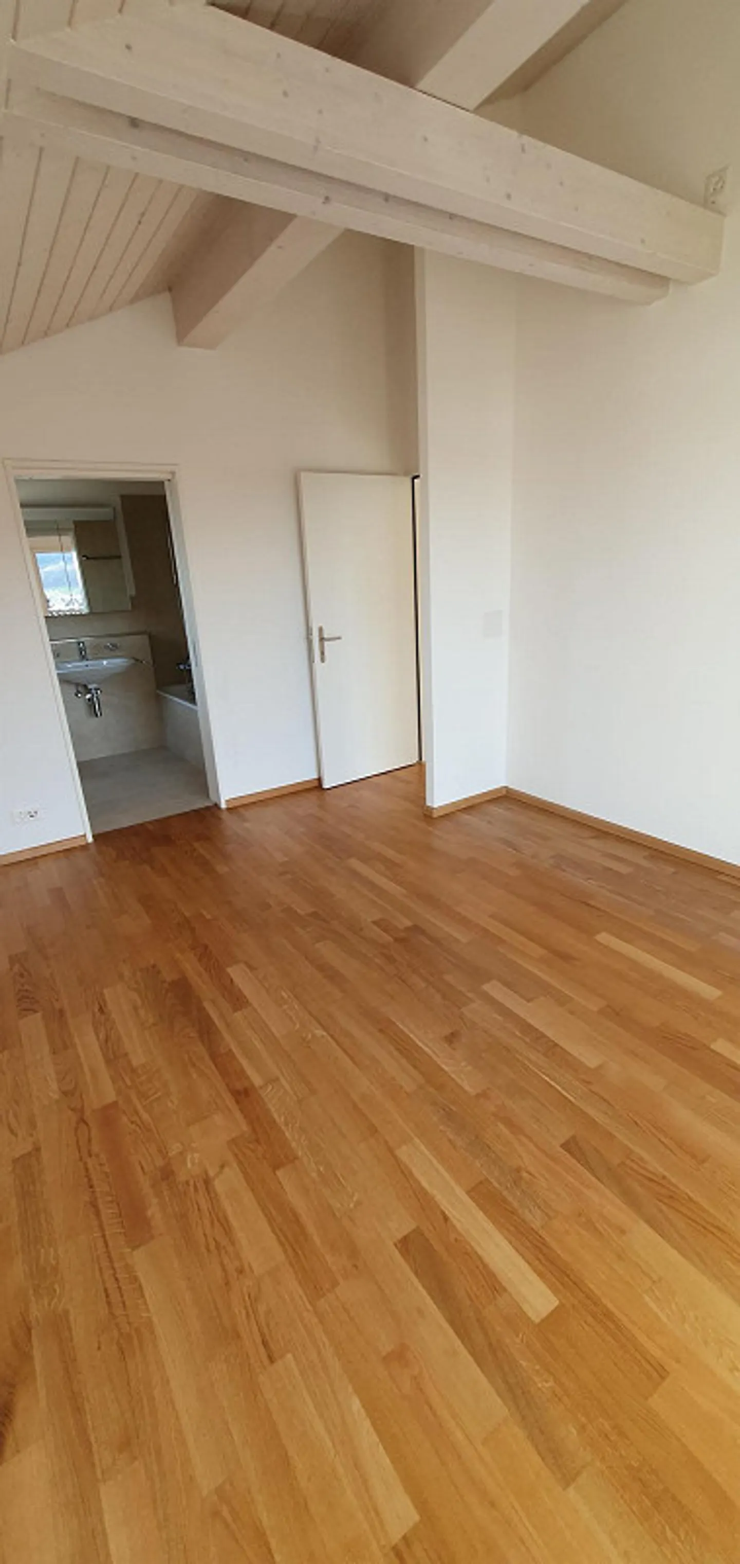 4.5 Room Attic Apartment - Photo 7 of 16