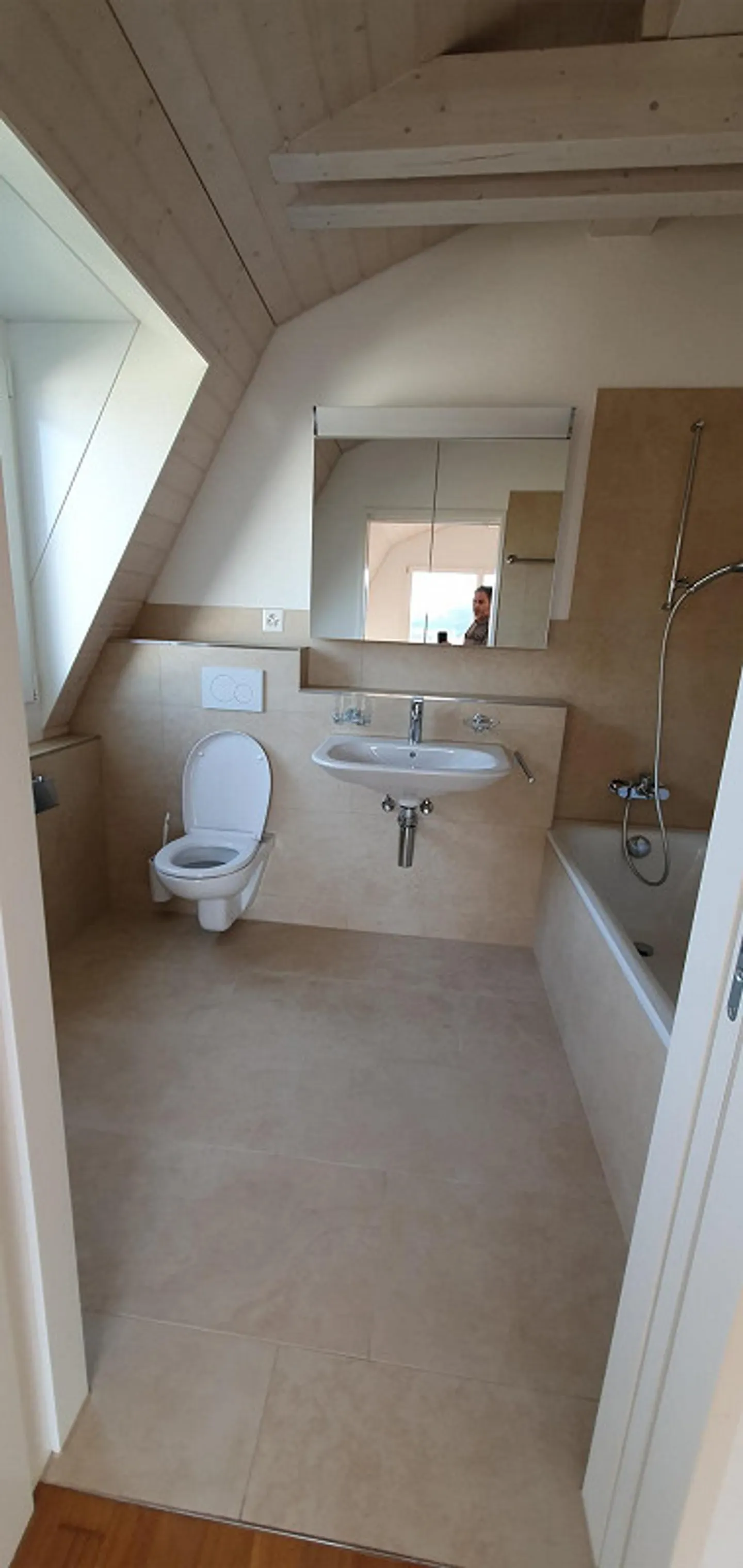 4.5 Room Attic Apartment - Photo 8 of 16