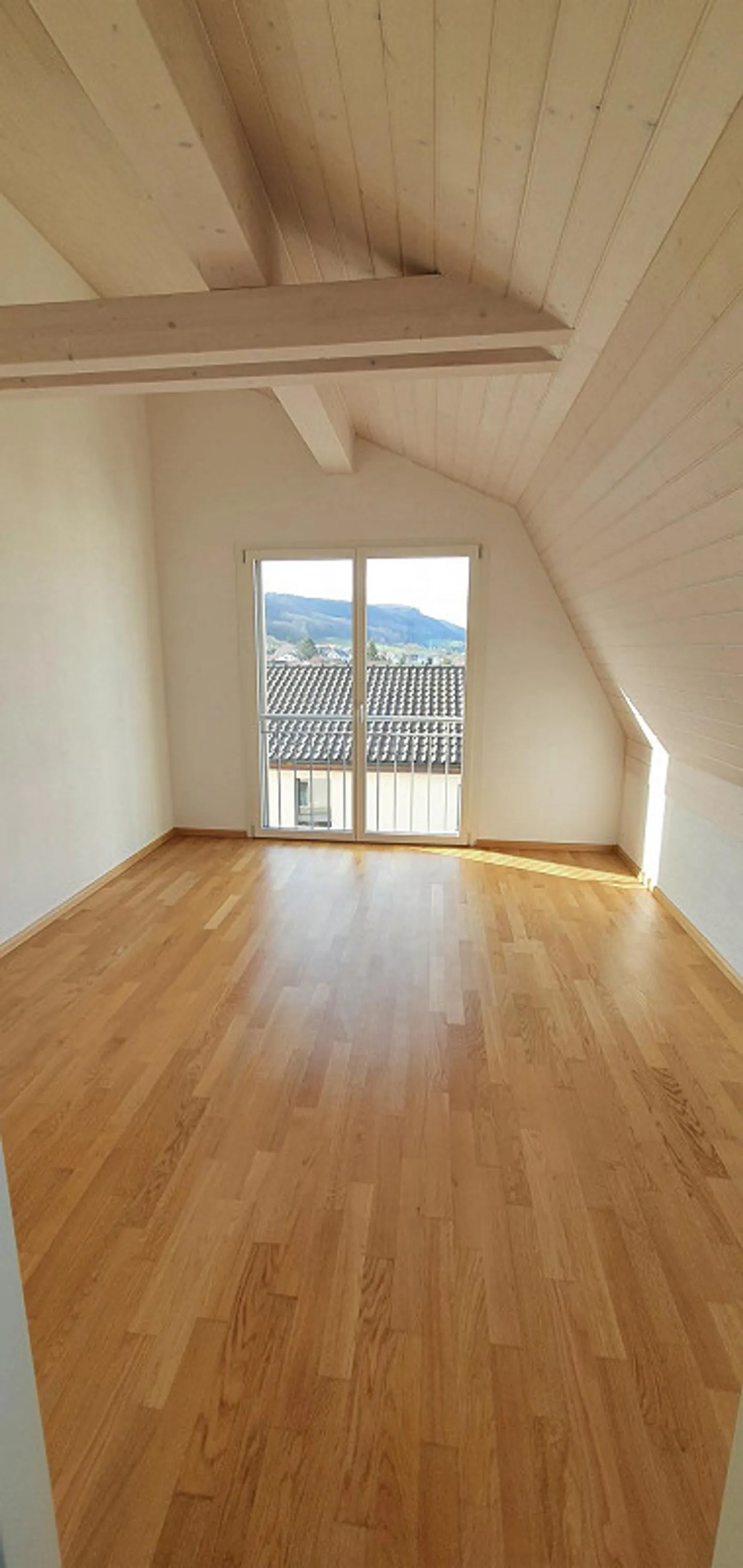 4.5 Room Attic Apartment - Photo 6 of 16