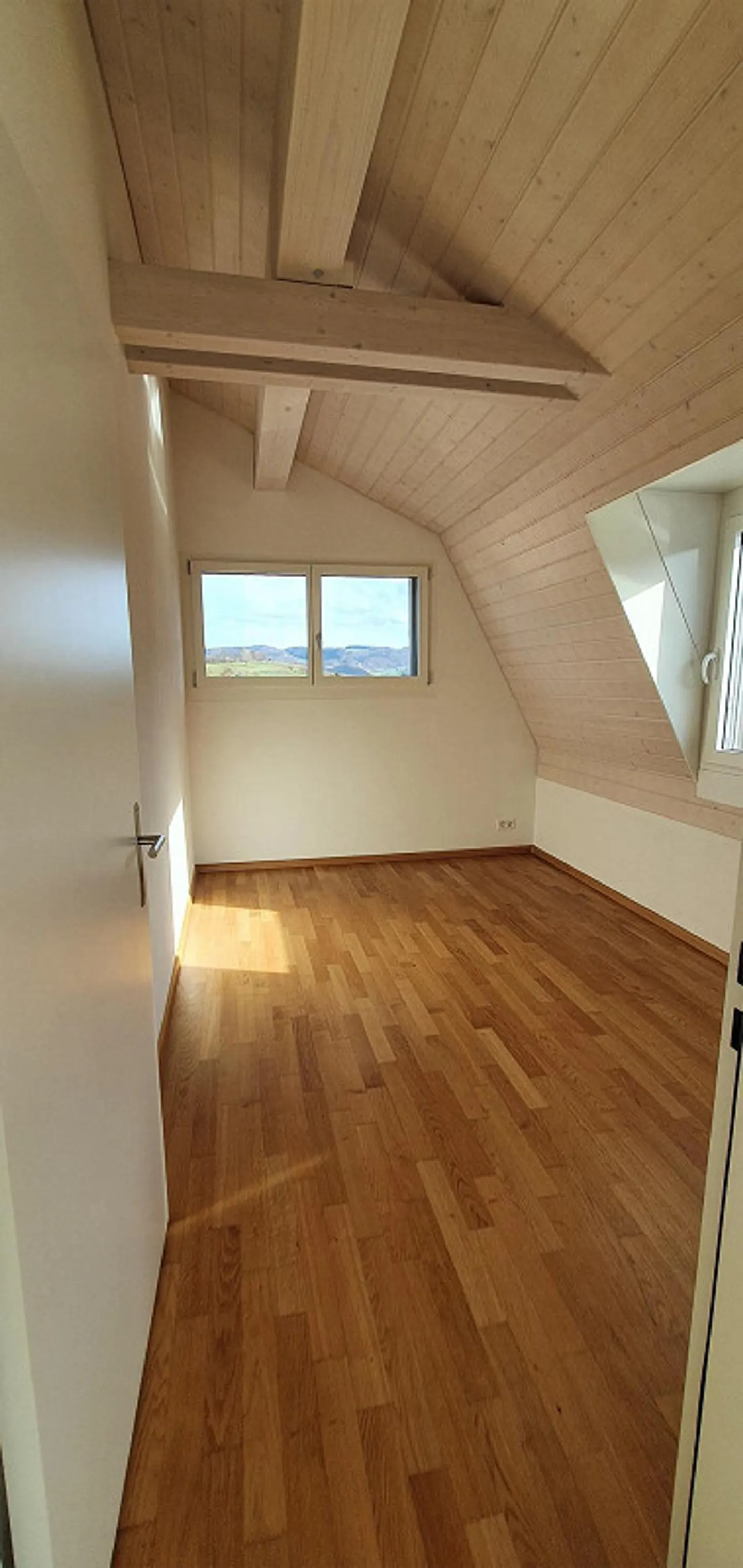 4.5 Room Attic Apartment - Photo 11 of 16