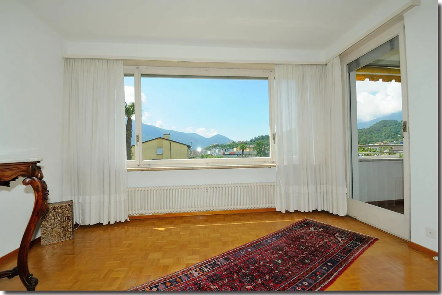 Luminoso trilocale con ampia e imprendibile vista - Foto 6 di 28