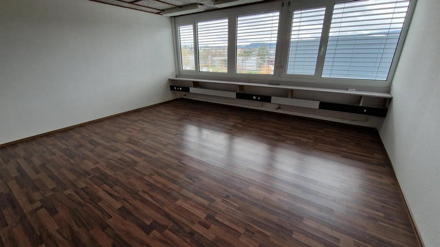 Two bright office rooms for rent in a shared office - Photo 2 of 5