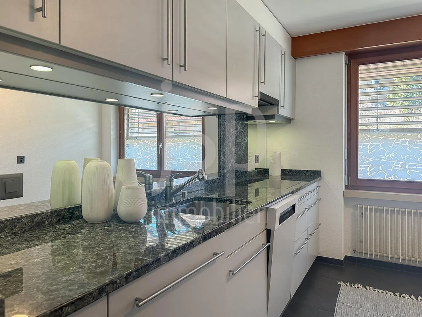 Un appartement pratique de 3,5 pièces directement à la gare de Niederscherli - Photo 4 sur 14