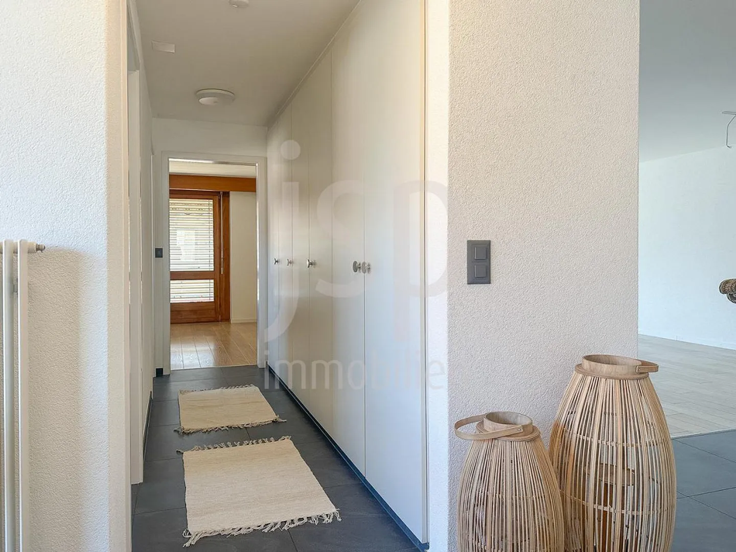 Un appartement pratique de 3,5 pièces directement à la gare de Niederscherli - Photo 7 sur 14