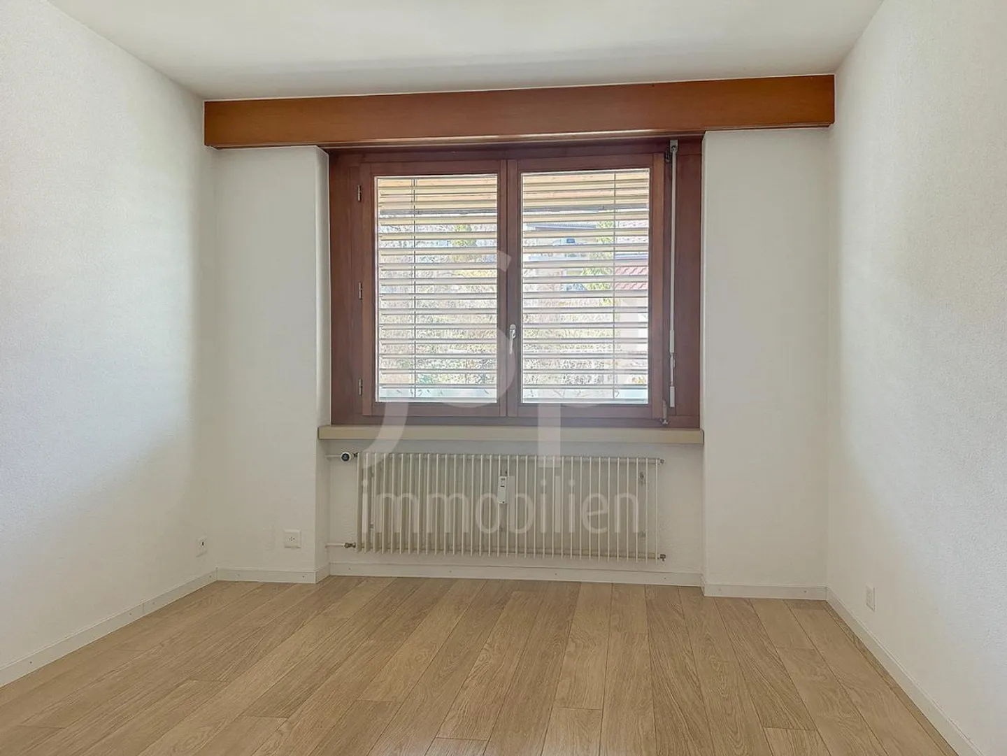 Un appartement pratique de 3,5 pièces directement à la gare de Niederscherli - Photo 6 sur 14