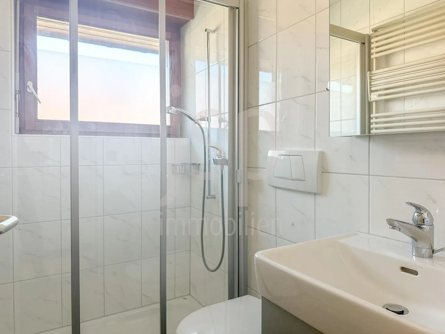 Un appartement pratique de 3,5 pièces directement à la gare de Niederscherli - Photo 8 sur 14