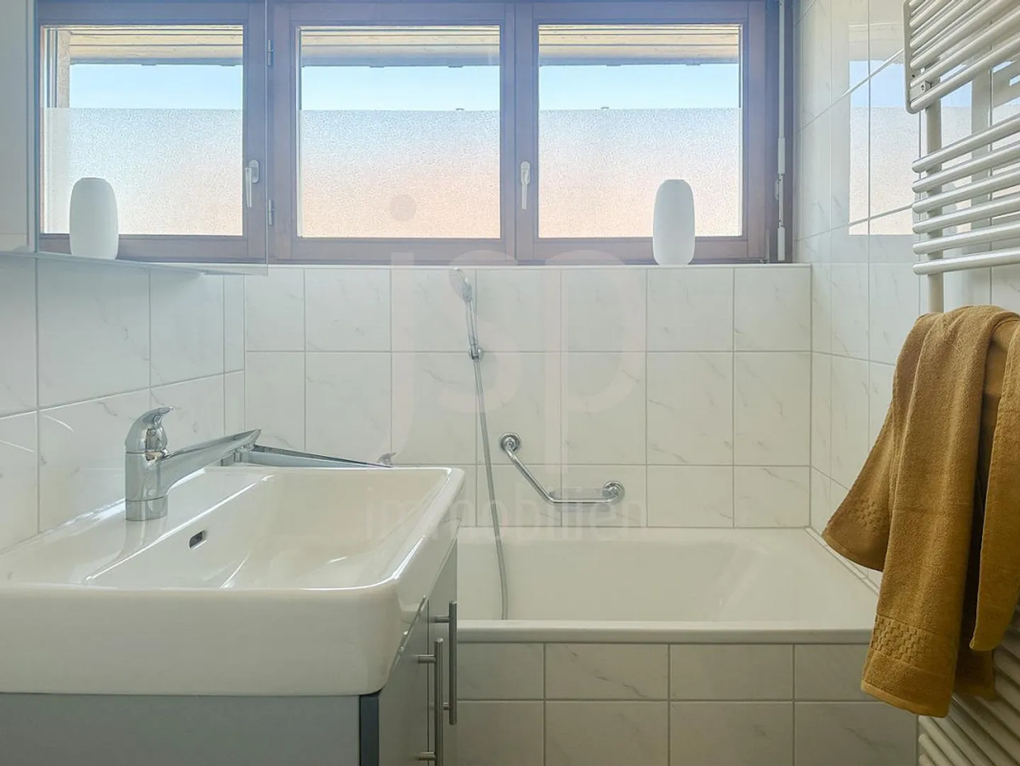 Un appartement pratique de 3,5 pièces directement à la gare de Niederscherli - Photo 9 sur 14